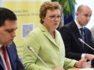 Pedsedkyn výboru pro rozpotovou kontrolu Monika Hohlmeierová a europoslanci...