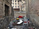 Vybydlen domy a nepodek v romskm ghettu v steck tvrti Pedlice (26....