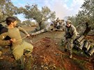 Tureckem podporovaní syrtí vojáci ostelují Najráb v provincii Idlíb. (24....