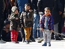 Skupina migrant eká na území nikoho mezi Tureckem a eckem. (28. února 2020)
