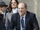 Porota Harveyho Weinsteina odsoudila za znásilnění a sexuální napadení. (21....