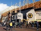 Fanouci Wolverhamptonu picházejí k Molineux Stadium ped duelem proti...