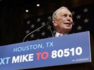 Mike Bloomberg bhem kampan za nominaci na kandidáta demokrat pi projevu v...
