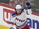 Filip Chytil z New York Rangers oslavuje svj gl.