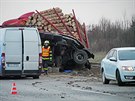 Dálnici D1 na Novojiínsku v pátek ráno zablokovala nehoda kamionu se devem.