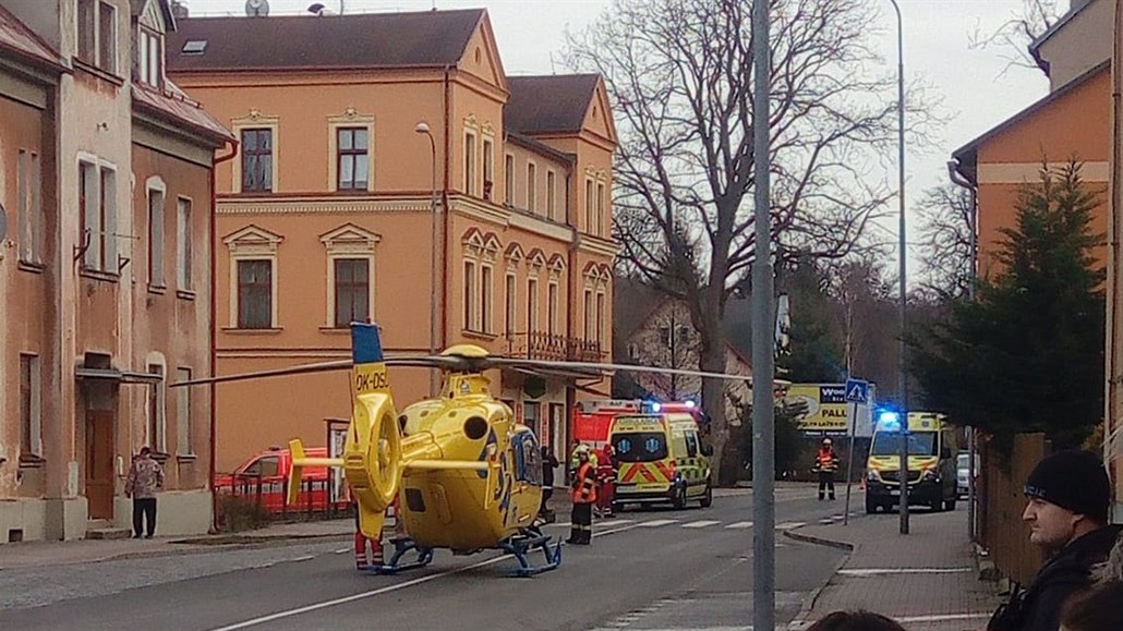 Auto najelo do dvou dětí v Liberci, řidič vůz neovládal