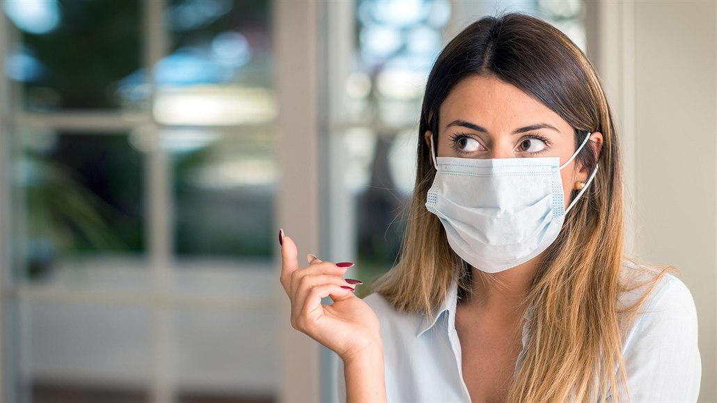 Jak koronavirus zabíjí: obsadí plíce, vznikne zánět a nemůžeme dýchat