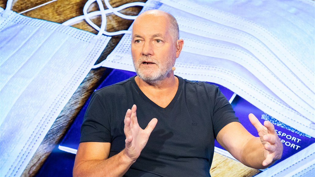 Jan Pape� z Asociace cestovních kancelá�í v diskusním po�adu Rozst�el. (28....