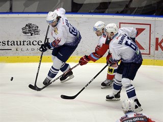 Zleva Jaromír Jágr z Kladna, Jan Kolář z Pardubic a Petr Vampola z Kladna.
