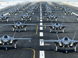 Letouny F-35 amerického letectva na Hillově základně v Utahu
