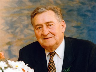 Josef Větrovec na svatbě vnučky Jany v únoru 1997