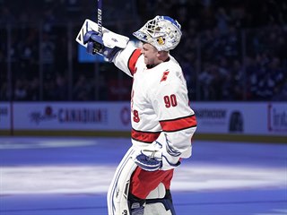 Náhradní gólman Caroliny David Ayres byl po utkání s Torontem vyhlášen hvězdou...
