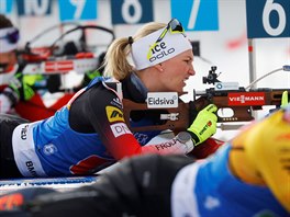 Norská biatlonistka Marte Olsbu Röiselandová v závodě smíšených dvojic na MS v...