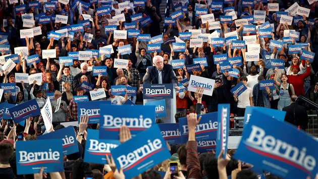 Uchazeč o demokratickou nominaci Bernie Sanders na mítinku v texaském Houstonu (23. února 2020)