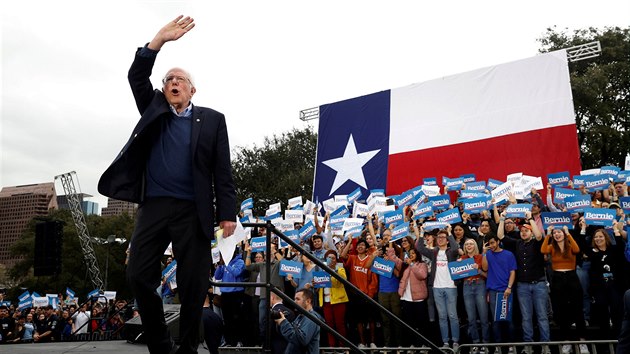 Uchaze o demokratickou nominaci Bernie Sanders na mtinku v texaskm Austinu (23. nora 2020)