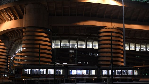 PRZDN STADION, PRZDN TRAMVAJ. Na San Siru se hraje Evropsk liga mezi Interem Miln a Ludogorcem Razgrad bez divk.