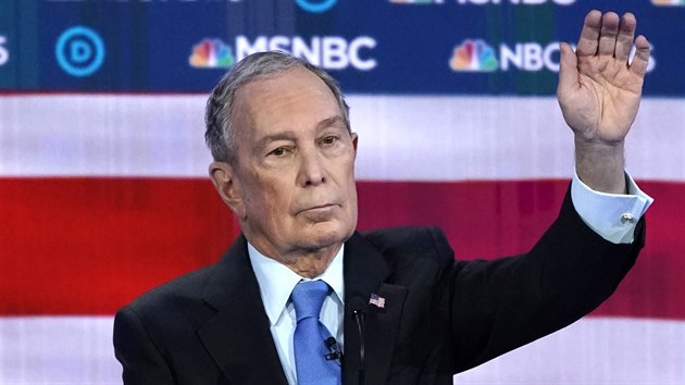 Michael Bloomberg bhem prvn debaty uchaze o demokratickou nominaci pro prezidentsk volby. (20. nora 2020)