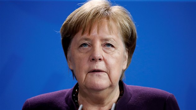 Nmeck kanclka Angela Merkelov mluv ped novini o tragdii ve mst Hanau, kde pravicov radikl Tobias R. zabil devt lid. (20. nora 2020)