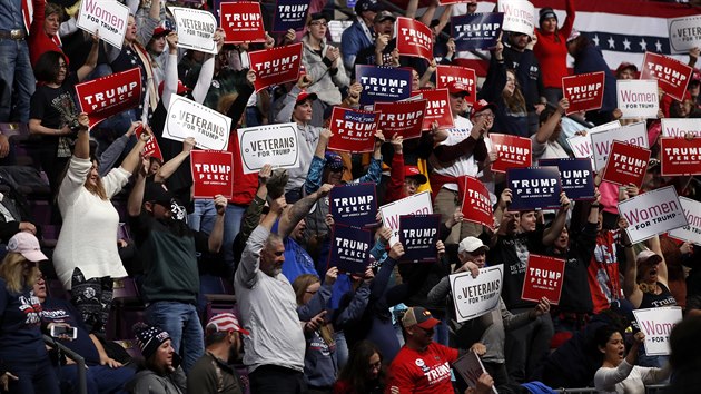 Trumpovi příznivci na předvolebním mítinku v Coloradu. (20. února 2020)