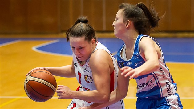 Momentka z utkn ensk basketbalov ligy mezi drustvy Hradec Krlov a Trutnov.