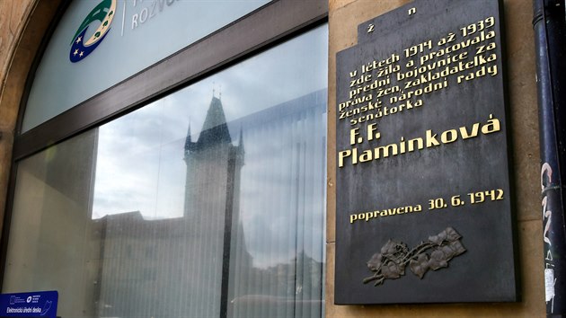 Pamětní deska Františky Plamínkové na Staroměstském náměstí v Praze