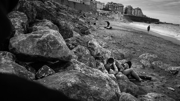 NOMINACE NA FOTOGRAFII ROKU (SÉRIE):
© Romain Laurendeau;
Vysoká nezaměstnanost a frustrace v každodenním životě Alžířanů.