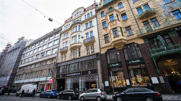 Domy a byty podvodníků ze společnosti J.O. Investment s. r. o. (na snímku je budova ve Vodičkově ulici v centru Prahy).
