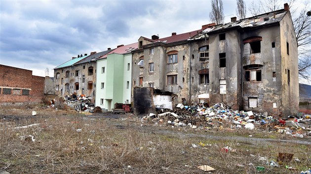 Vybydlen domy a nepodek v romskm ghettu v steck tvrti Pedlice (26. nora 2020)
