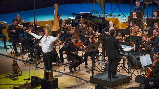 Jaromír Nohavica se symfonickým orchestrem