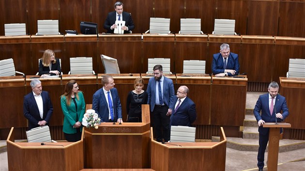Slovenští poslanci jednají na mimořádné schůzi parlamentu. (20. února 2020)