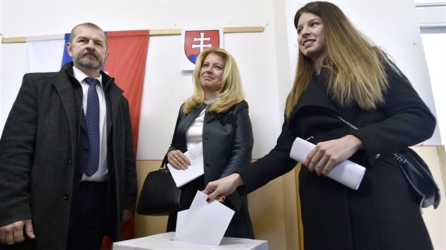 Na Slovensku zaaly parlamentn volby. Svj hlas u odevzdala prezidentka Zuzana aputov. (29. nora 2020)