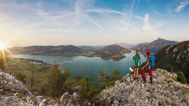 Pohled z rakousk hory Drachenwand u jezera Mondsee