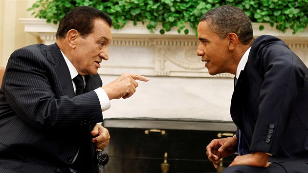Egyptsk prezident Husn Mubarak pi setkn se svm americkm protjkem Barackem Obamou. (1. z 2010)