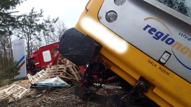 Nehoda vlaku a nkladnho auta u Star Huti na Pbramsku (21. 2. 2020).