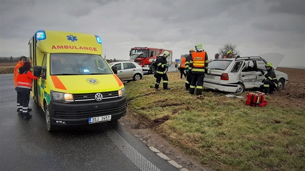 Nehoda dvou aut u Vrban na Kolnsku (23. nora 2020).