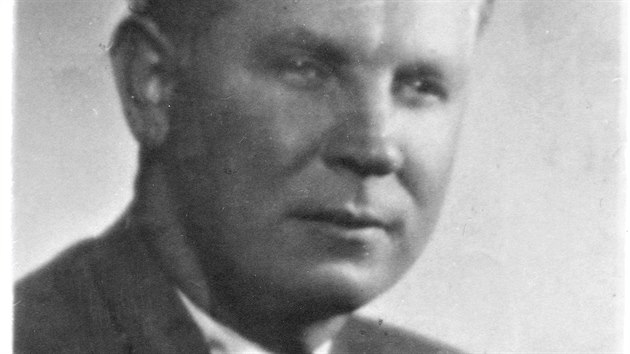 Alois Kalábek z Prostějova doplatil na to, že měl před únorem 1948 živnost. Komunisté jej bezdůvodně uvěznili, jeho ženu vyhnali z bytu. Kalábek krátce nato zemřel v žaláři poté, co jej brutálně zbil dozorce.