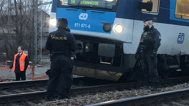 Na nádraží v pražských Vršovicích spadl člověk do kolejiště a srazil ho vlak. (24. února 2020)