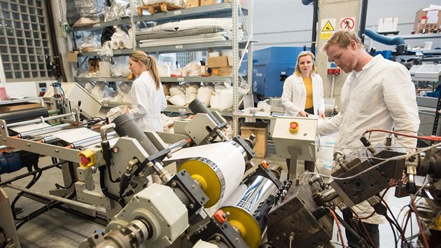 Ve zl�nsk�m Centru polymern�ch syst�m� vyv�jej� nov�, ekologick� plast.