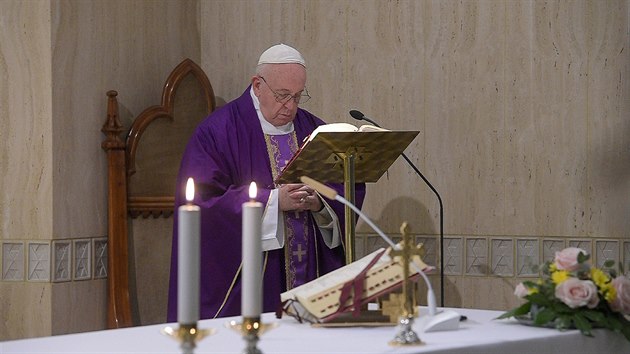 Papež František ráno sloužil mši v kapli Domu sv. Marty (27. 2. 2020)