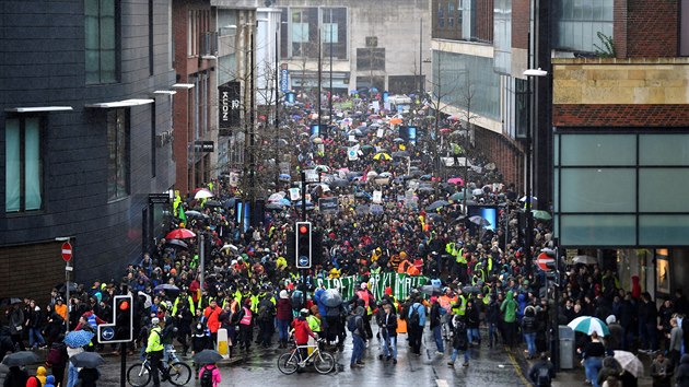 Demonstrace za ochranu klimatu v britskm Bristolu (28. nora 2020)