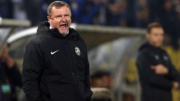 Trenr bulharskho mistra Pavel Vrba udl pokyny v zpase s Interem Miln.