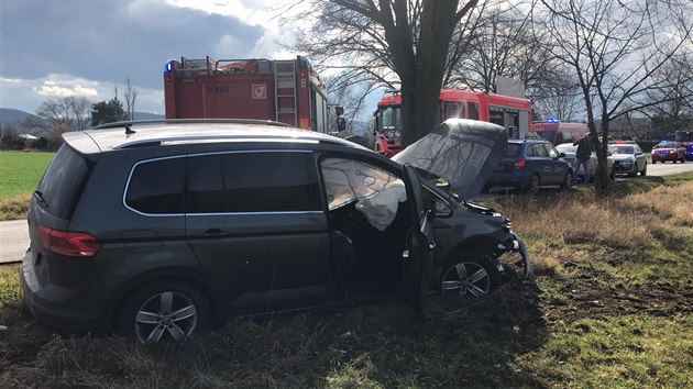 Pi nehod mezi ernoicemi a praskm Radotnem zemel pi srce osobnho a nkladnho auta jeden lovk. (27.2.2020)