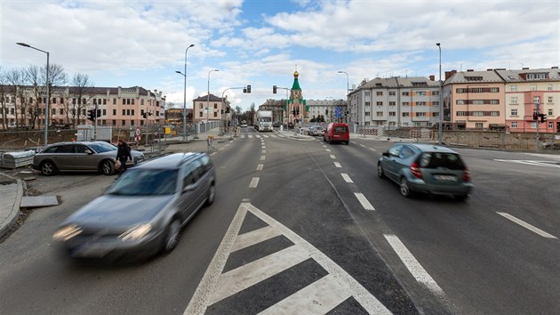 Po tm dvou letech byl pln oteven most v ulici Komenskho v Olomouci, kter je jednou z hlavnch dopravnch tepen. Musel bt pestavn v rmci budovn protipovodovch opaten, kvli stavb jsou ti pilehl ulice nadle uzaveny.