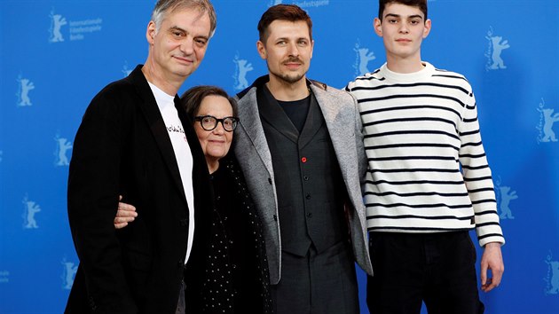 Reisrka Agnieszka Hollandov a herci Ivan Trojan, Josef Trojan a Juraj Loj pedstavuj snmek arlatn na Berlinale. (27. nora 2020)