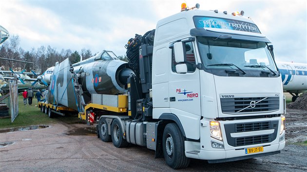 Air Park ve Zrui m nov prstek - britskou nadzvukovou sthaku English Electric Lightning. Karel Tarantk ji zskal od nadence z Nizozemska. (26. 2. 2020)