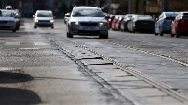 Merhautova ulice bude rozkopan a do konce ervna. Dlnci oprav tramvajovou tra i povrch silnice.