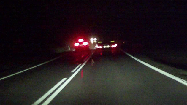Riskantní manévr předvedl řidič v pondělí večer  za Znojemsku na silnici mezi obcemi Vranovská Ves a Olbramkostel.