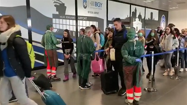 Letiště v Bergamu testuje kvůli nákaze koronavirem teplotu cestujících