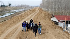 Skupina uprchlík na pomezí ecka a Turecka (28. února 2020) 