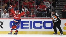 Jakub Vrána z Washingtonu slaví sv�j gól v zápase proti Pittsburghu.